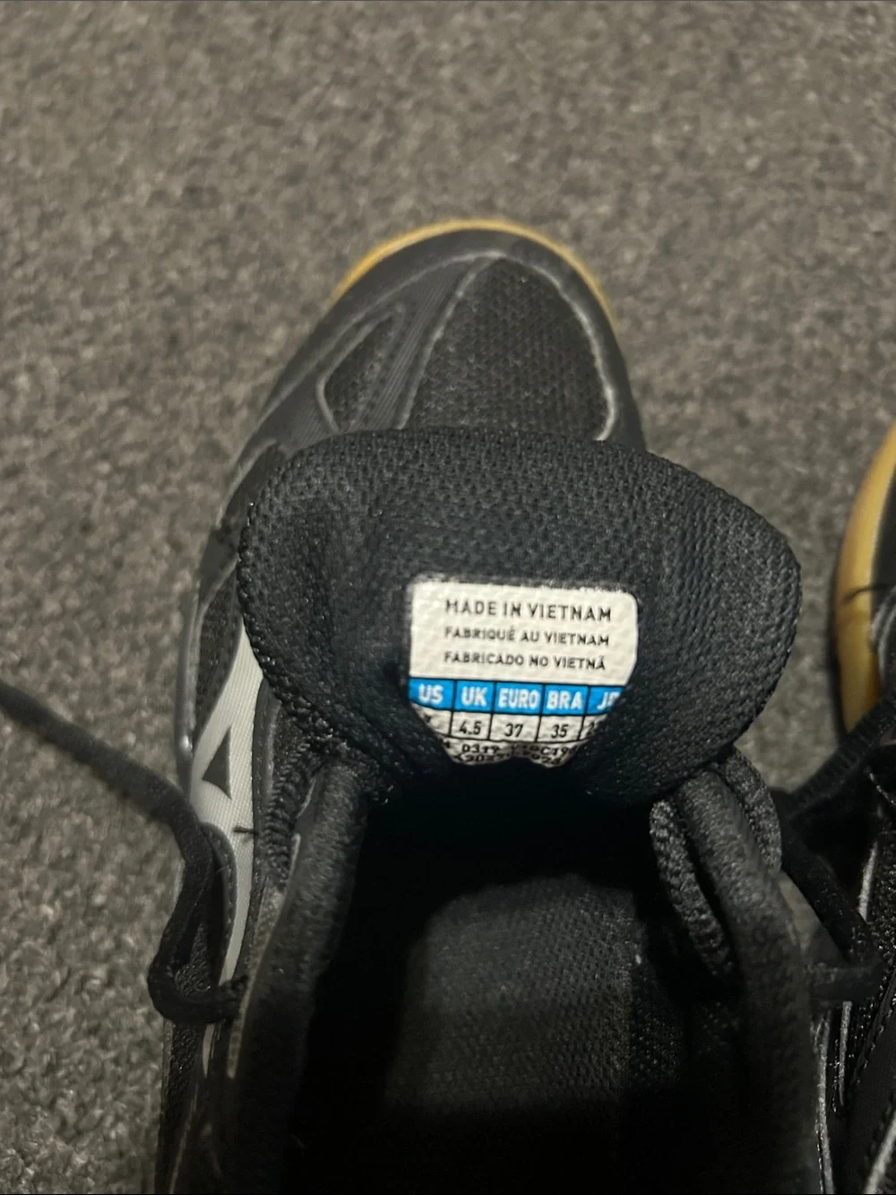 Mizuno Black and Yellow Indoor Training Sneakers